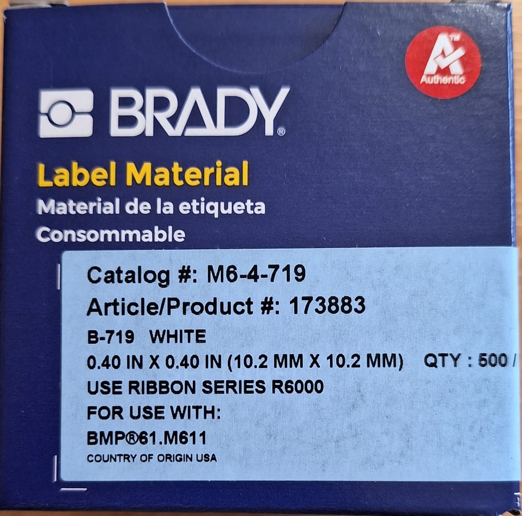 173883-M6-4-719 Ultradunne matte elektrostatisch dissipatieve (ESD) polyimidelabels voor M610, M611, BMP61, M710 (met labelrolgeleider) en BMP71 (met labelrolgeleider), 10,16 mm (B) x 10,16 mm (H), Wit 173883-M6-4-719 Ultradunne matte elektrostatisch dissipatieve (ESD) polyimidelabels voor M610, M611, BMP61, M710 (met labelrolgeleider) en BMP71 (met labelrolgeleider), 10,16 mm (B) x 10,16 mm (H), Wit